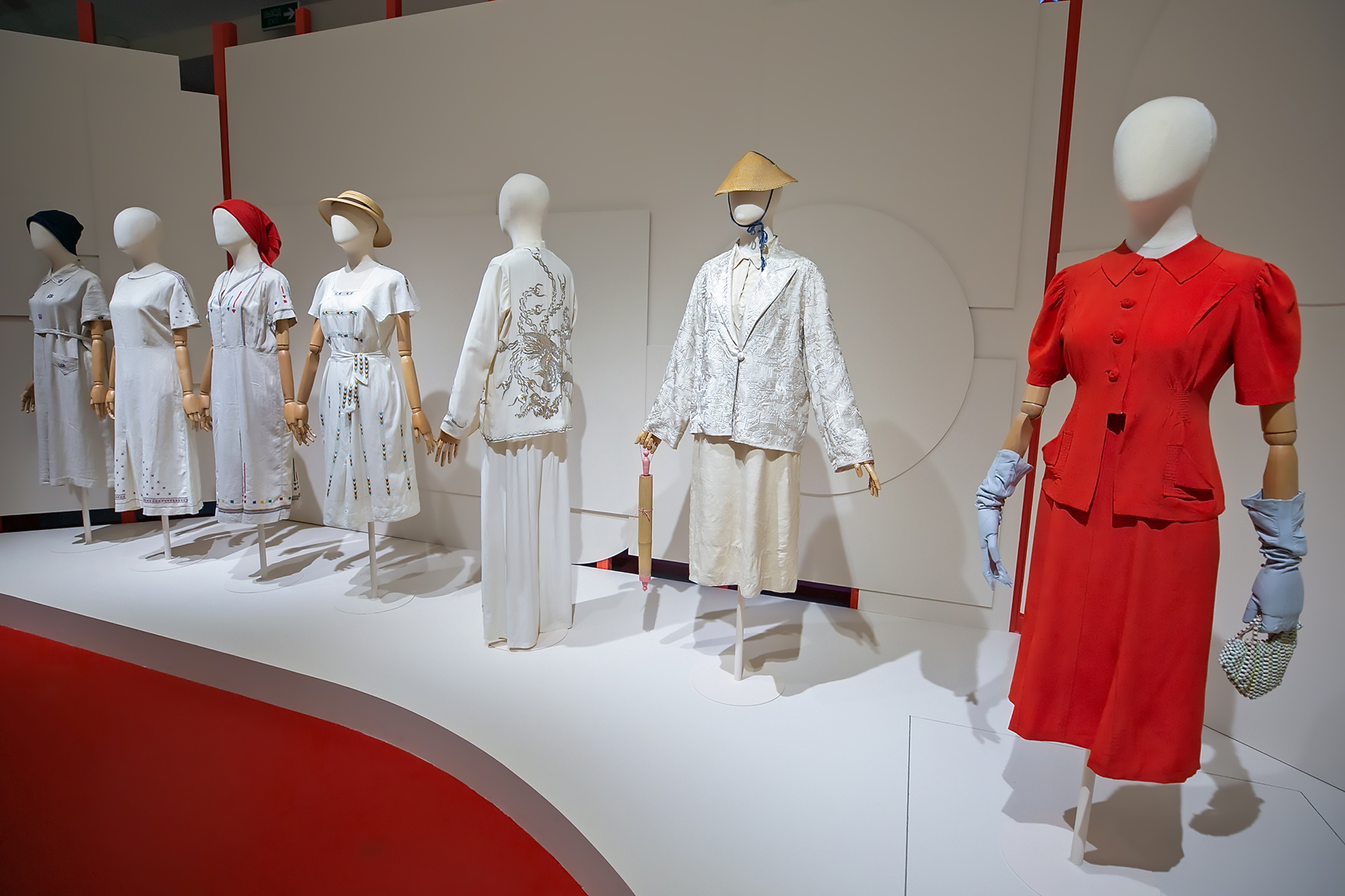 Fashion museum. Александр Васильев музей моды. Музей истории моды Александра Васильева ВДНХ. Музей моды Васильева в Москве. Александр Васильев музей моды в Москве.